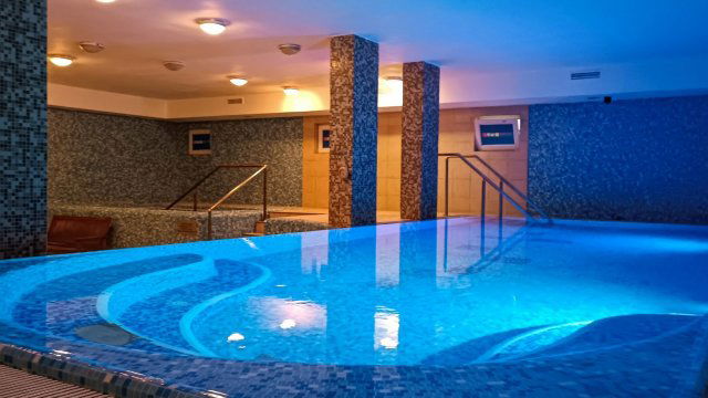 Eladó hotel, Gödön 1050 M Ft, 21 szobás / költözzbe.hu