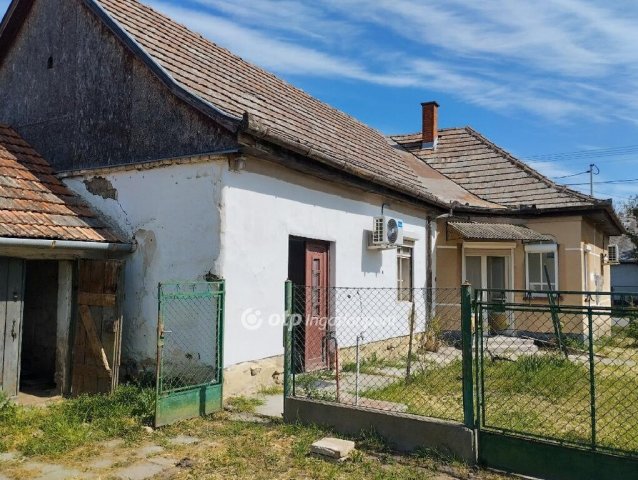Eladó családi ház, Alapon 21 M Ft, 2 szobás