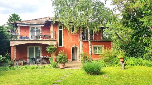 Eladó családi ház, Budaörsön 285 M Ft, 8+1 szobás