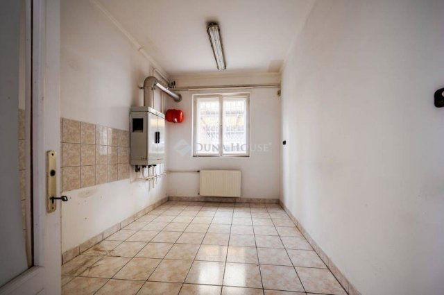 Eladó ipari ingatlan, Budapesten, III. kerületben 500 M Ft