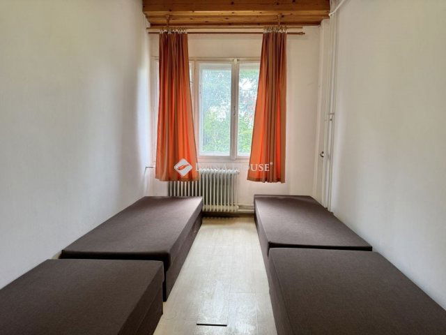 Eladó családi ház, Pakson 59.9 M Ft, 6 szobás