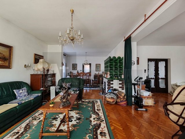 Eladó családi ház, Szegeden 240 M Ft, 6 szobás