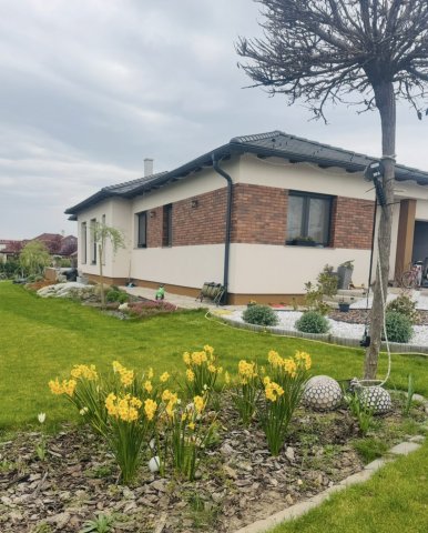 Eladó családi ház, Győrújbaráton 149 M Ft, 4 szobás