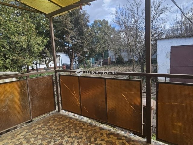 Eladó családi ház, Pécsett 85 M Ft, 7 szobás