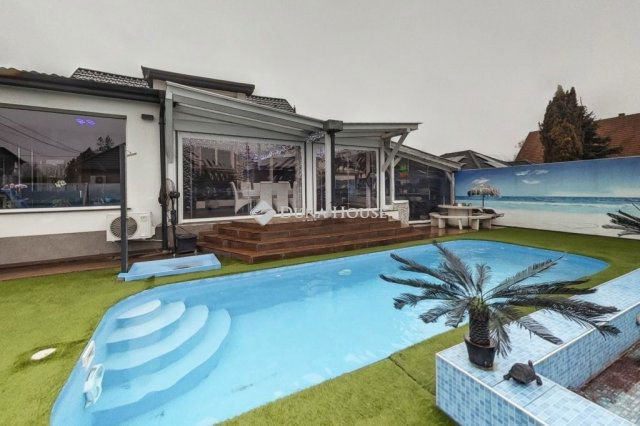 Eladó családi ház, Szigethalmon 259.9 M Ft, 7 szobás