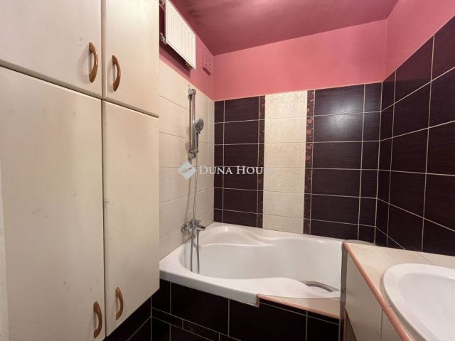 Eladó panellakás, Pakson 38.7 M Ft, 2 szobás