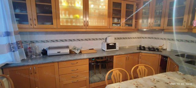 Eladó családi ház, Oroszlányban 109.9 M Ft, 4 szobás