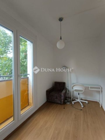 Kiadó panellakás, albérlet, Pécsett 140 E Ft / hó, 1+1 szobás