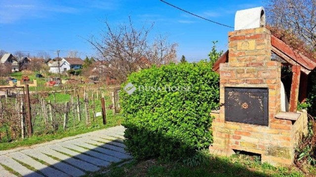 Eladó családi ház, Lábatlanon 18.9 M Ft, 2 szobás