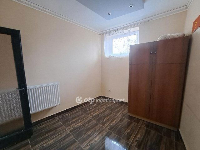 Eladó családi ház, Kisújszálláson 27 M Ft, 4+2 szobás