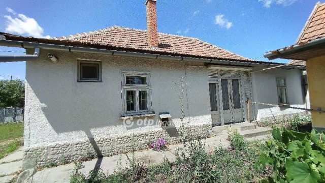 Eladó családi ház, Alattyánban 9.5 M Ft, 2 szobás