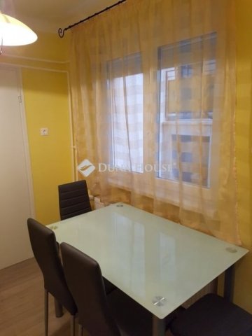 Kiadó téglalakás, albérlet, Pécsett 220 E Ft / hó, 2 szobás