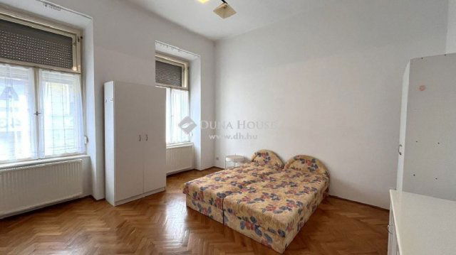 Eladó téglalakás, Szombathelyen 69 M Ft, 4 szobás