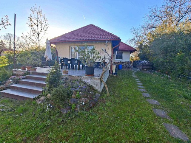 Eladó családi ház, Balatonkenesén 119.9 M Ft, 4 szobás