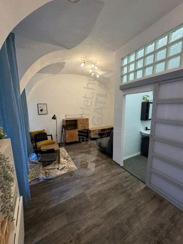 Kiadó téglalakás, albérlet, VII. kerületben, Hársfa utcában