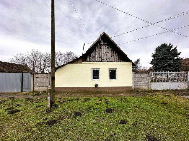 Eladó családi ház, Magyarbánhegyesen 4 M Ft, 2 szobás