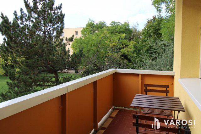 Eladó téglalakás, Veszprémben 61 M Ft, 2 szobás