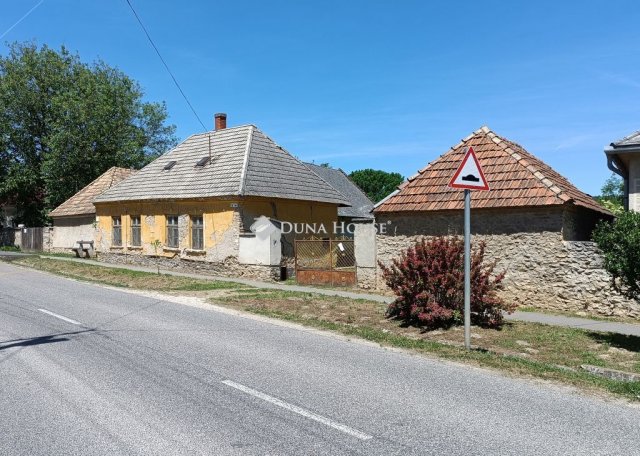 Eladó családi ház, Bakonyoszlopban 9.9 M Ft, 3 szobás