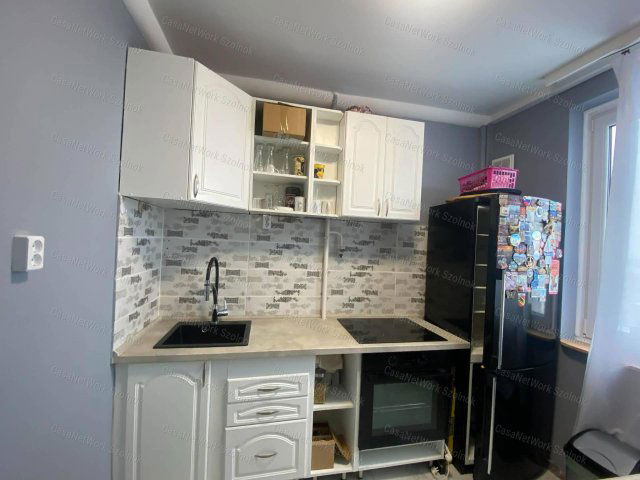 Eladó panellakás, Szolnokon 26.9 M Ft, 2 szobás