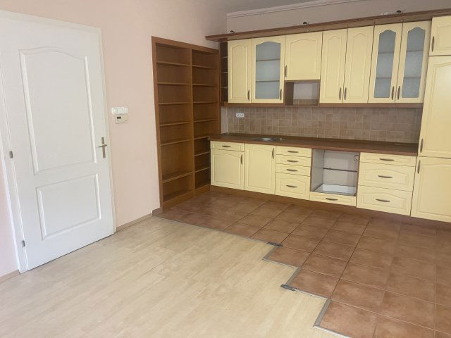 Kiadó téglalakás, albérlet, Baján 120 E Ft / hó