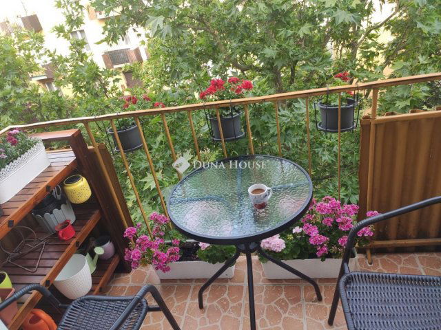 Eladó téglalakás, Pécsett 64.9 M Ft, 2+1 szobás