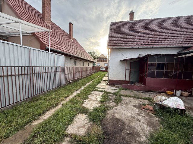 Eladó családi ház, Debrecenben 70 M Ft, 2+2 szobás