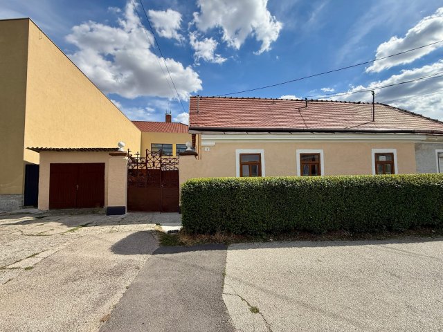 Eladó családi ház, Móron 40.9 M Ft, 1+2 szobás