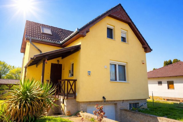 Eladó családi ház, Majosházán 89.9 M Ft, 4 szobás