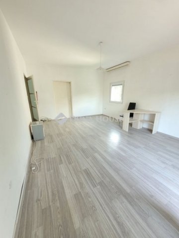 Eladó panellakás, Pécsett 52 M Ft, 2 szobás