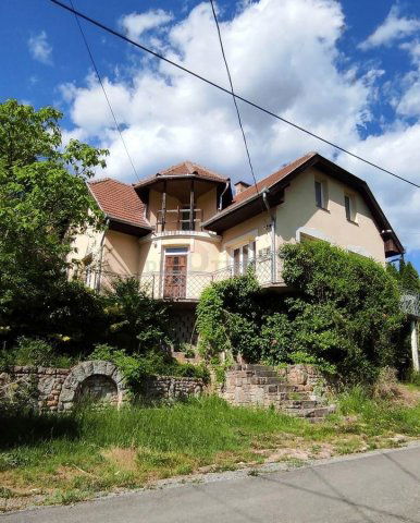 Eladó hotel, Komlóskán 55.9 M Ft, 5+1 szobás