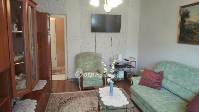 Eladó téglalakás, Szentesen 40 M Ft, 3 szobás