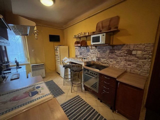 Eladó téglalakás, Pécsett 29.9 M Ft, 2 szobás