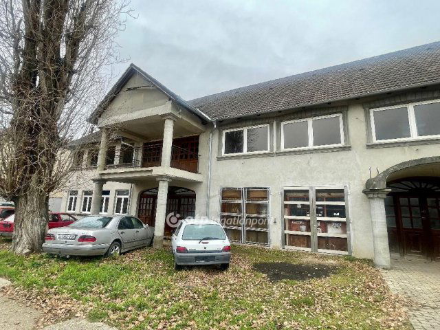 Eladó sorház, Pécsett 195 M Ft, 12+2 szobás