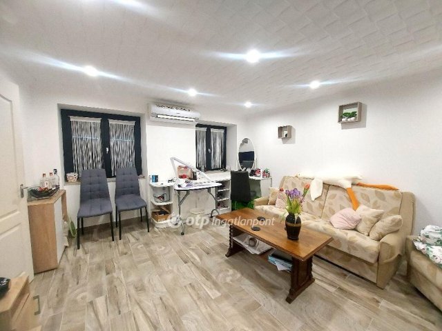 Eladó sorház, Nagykőrösön 35 M Ft, 2 szobás