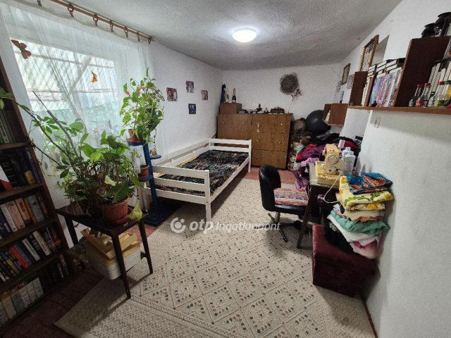 Eladó családi ház, Orosházán 11.8 M Ft, 2 szobás
