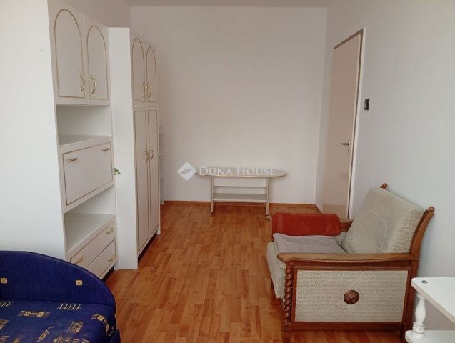 Kiadó panellakás, albérlet, Tatabányán 165 E Ft / hó, 2 szobás