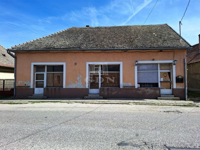 Eladó családi ház, Szigetújfalun 49.9 M Ft, 4 szobás