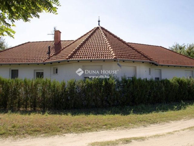 Eladó családi ház, Kecskeméten 119.8 M Ft, 5 szobás