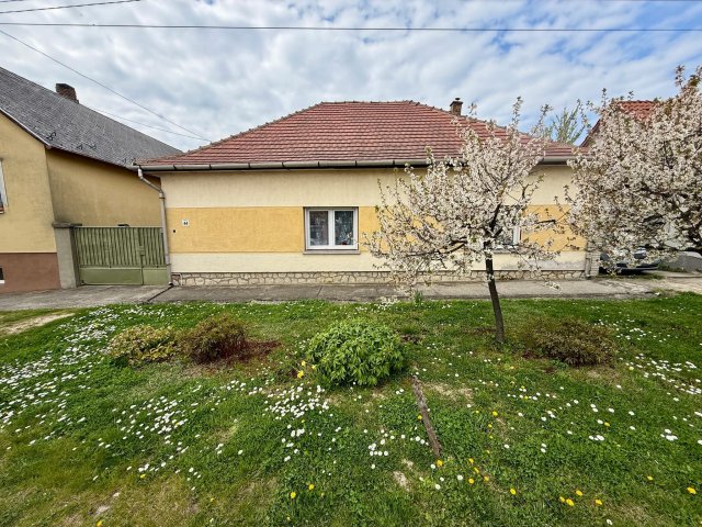 Eladó családi ház, Móron 64.9 M Ft, 3 szobás