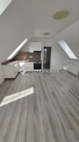 Eladó téglalakás, Baján 42.5 M Ft, 3 szobás