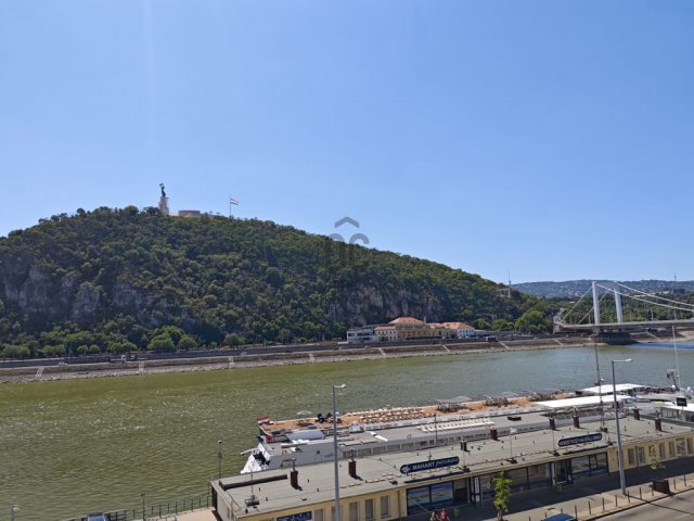 Eladó téglalakás, Budapesten, V. kerületben 334.18 M Ft