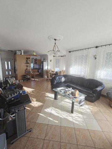 Eladó családi ház, Mosonszentmiklóson 94.9 M Ft, 4 szobás