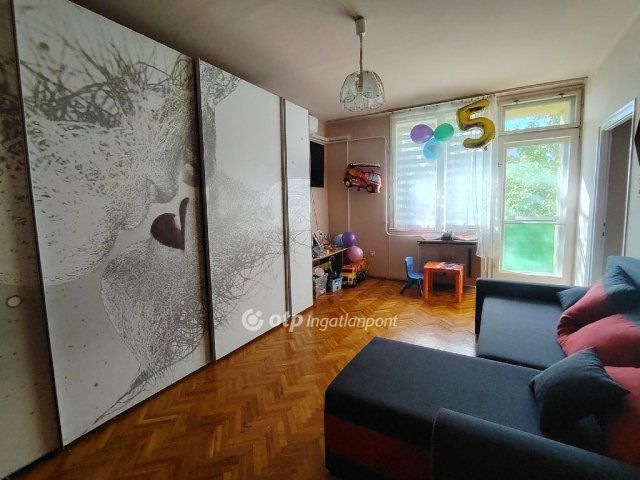 Eladó téglalakás, Szentesen 29.99 M Ft, 2 szobás