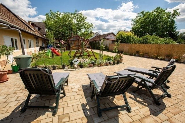 Eladó családi ház, Szegeden 289 M Ft, 6 szobás