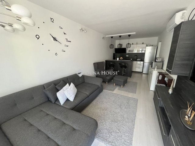 Eladó téglalakás, Siófokon 93.9 M Ft, 2 szobás