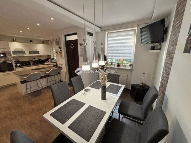 Eladó téglalakás, Szombathelyen 69.9 M Ft, 3 szobás