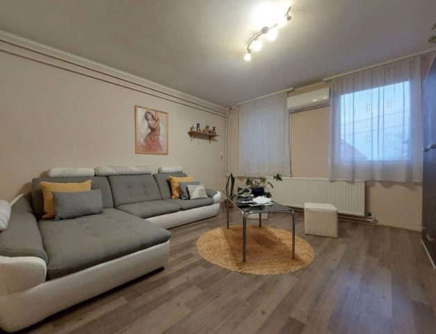 Eladó családi ház, Pécsett 116.8 M Ft, 2 szobás