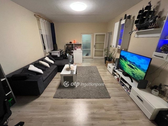 Eladó panellakás, Pécsett 47 M Ft, 2 szobás