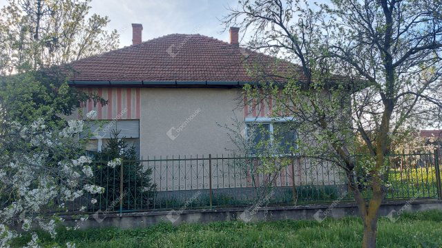 Eladó családi ház, Vésztőn 9.7 M Ft, 3 szobás