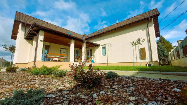 Eladó családi ház, Kartalon 155 M Ft, 6 szobás